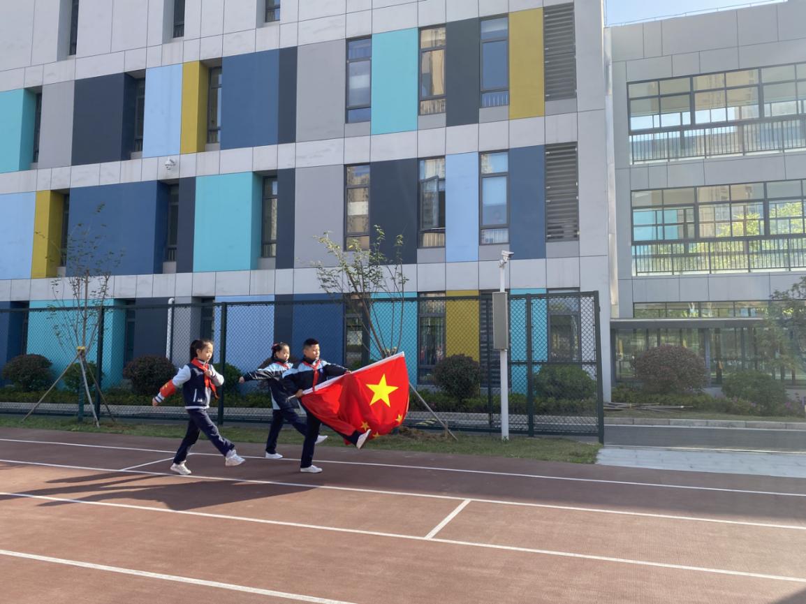 参观小学新闻稿(1)_html_m71df4a7b.jpg