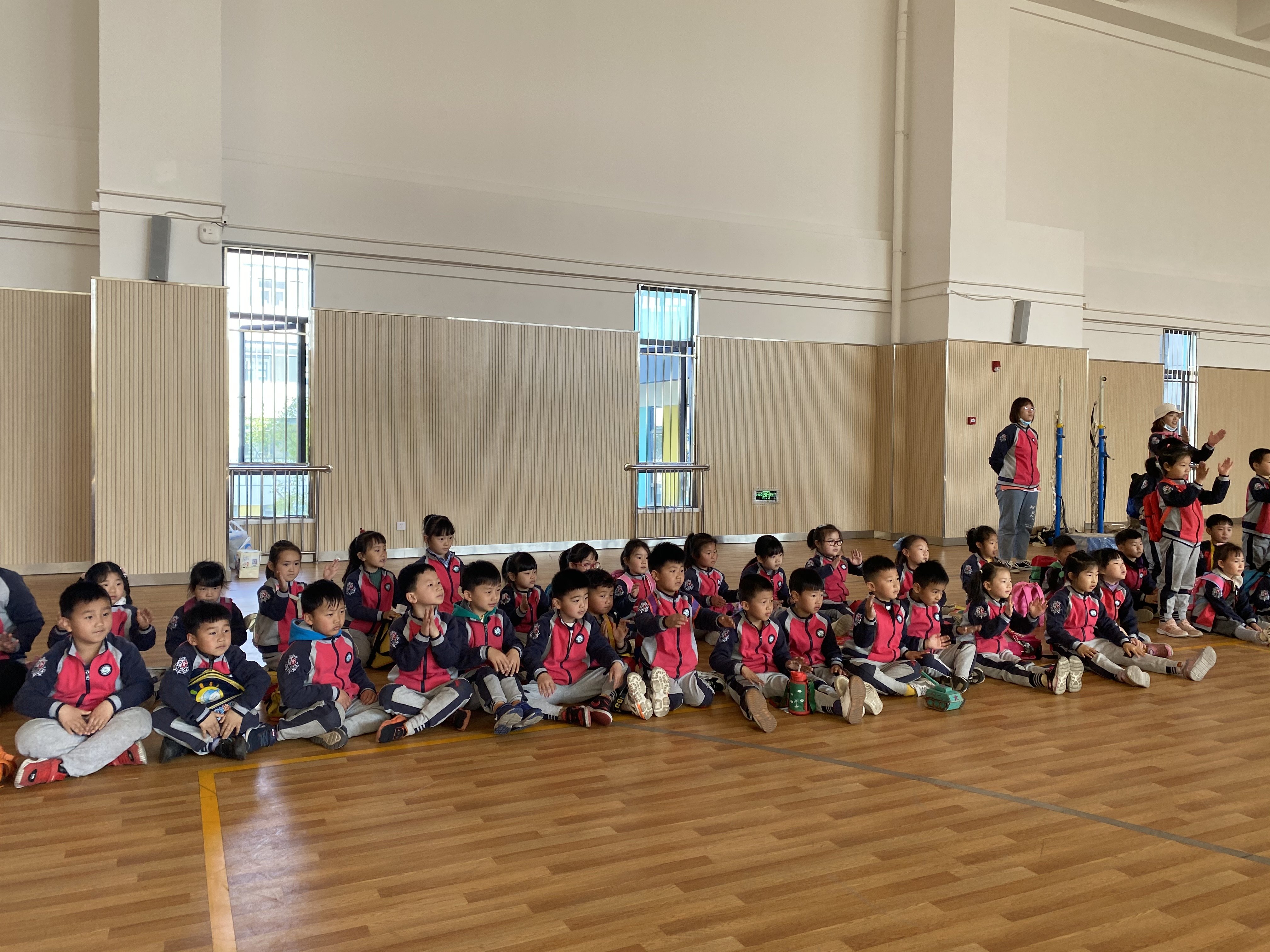 参观小学新闻稿(1)_html_d50ddd2.jpg