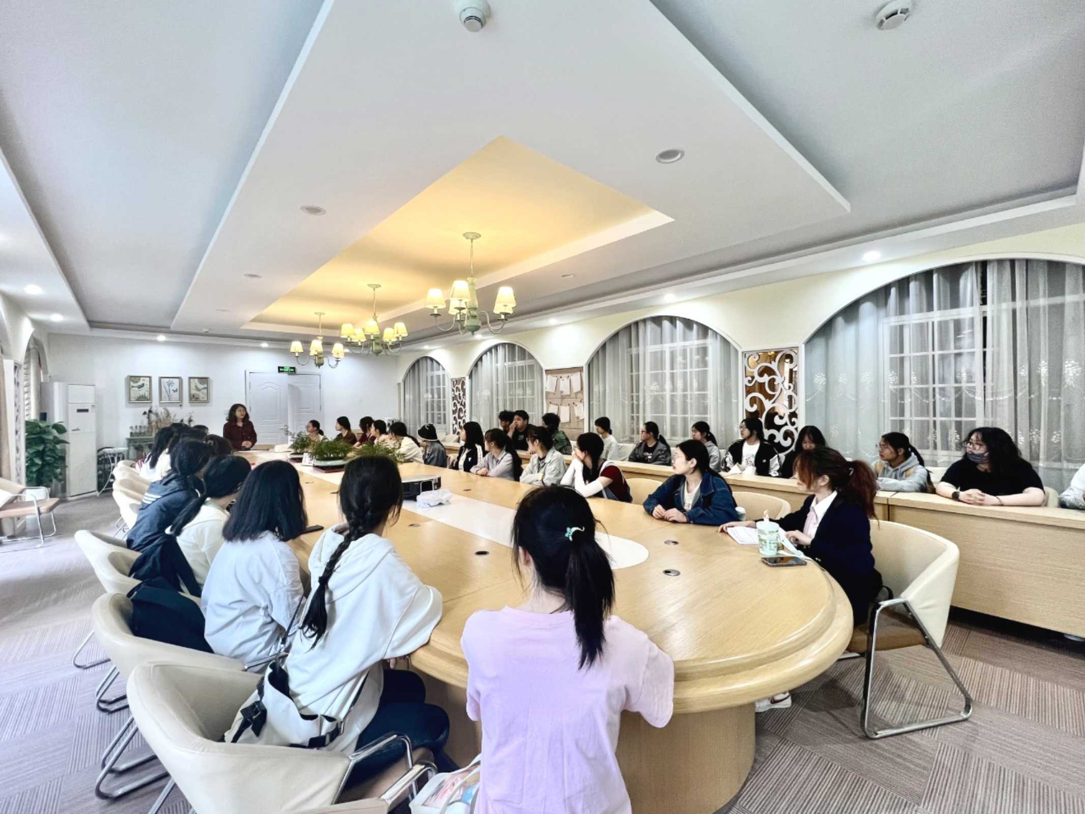 【生命迈幼•教学动态】青春激扬，逐梦同行 迈幼一园见习生跟岗活动(1)_html_4baf0775.jpg