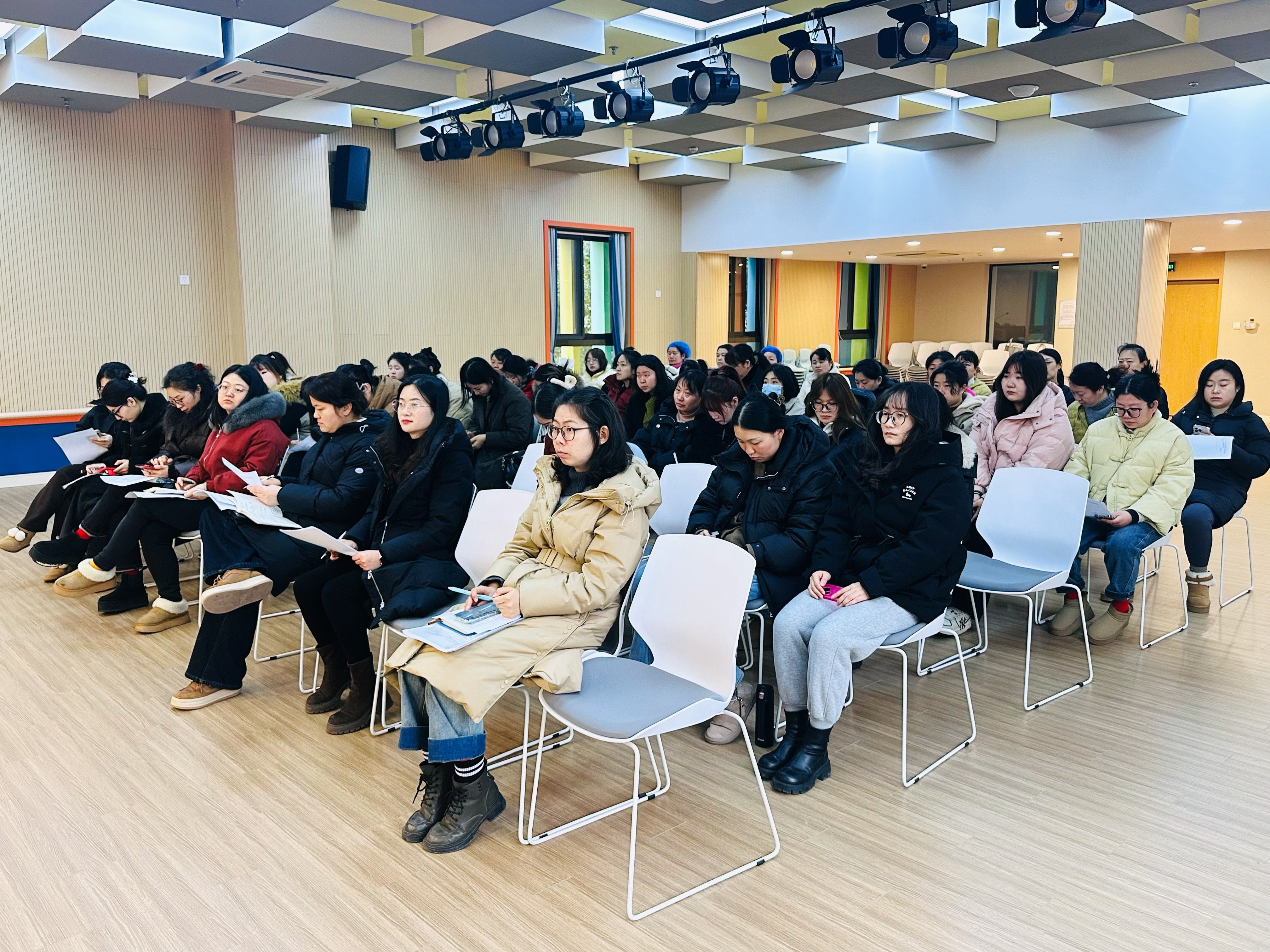 【生命迈幼·校园新闻】灵蛇纳新福 梦想绽芳华_html_m6316c6c9.jpg