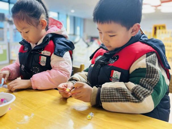 定稿【生命迈幼·校园新闻】春日花漾，爱满心间——迈幼嘉誉山分园“三八妇女节”主题活动_html_1b0e0472.jpg