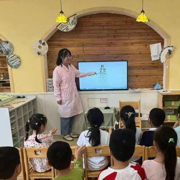 师德报道2_html_a8d0aa.jpg