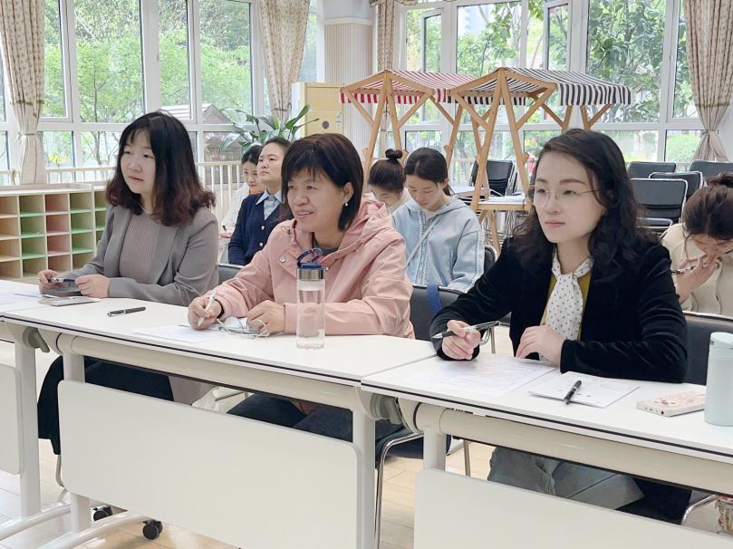 【生命迈幼·校园新闻】专家指导引航向 精研细磨绽芬芳_html_2ed4de4d.jpg