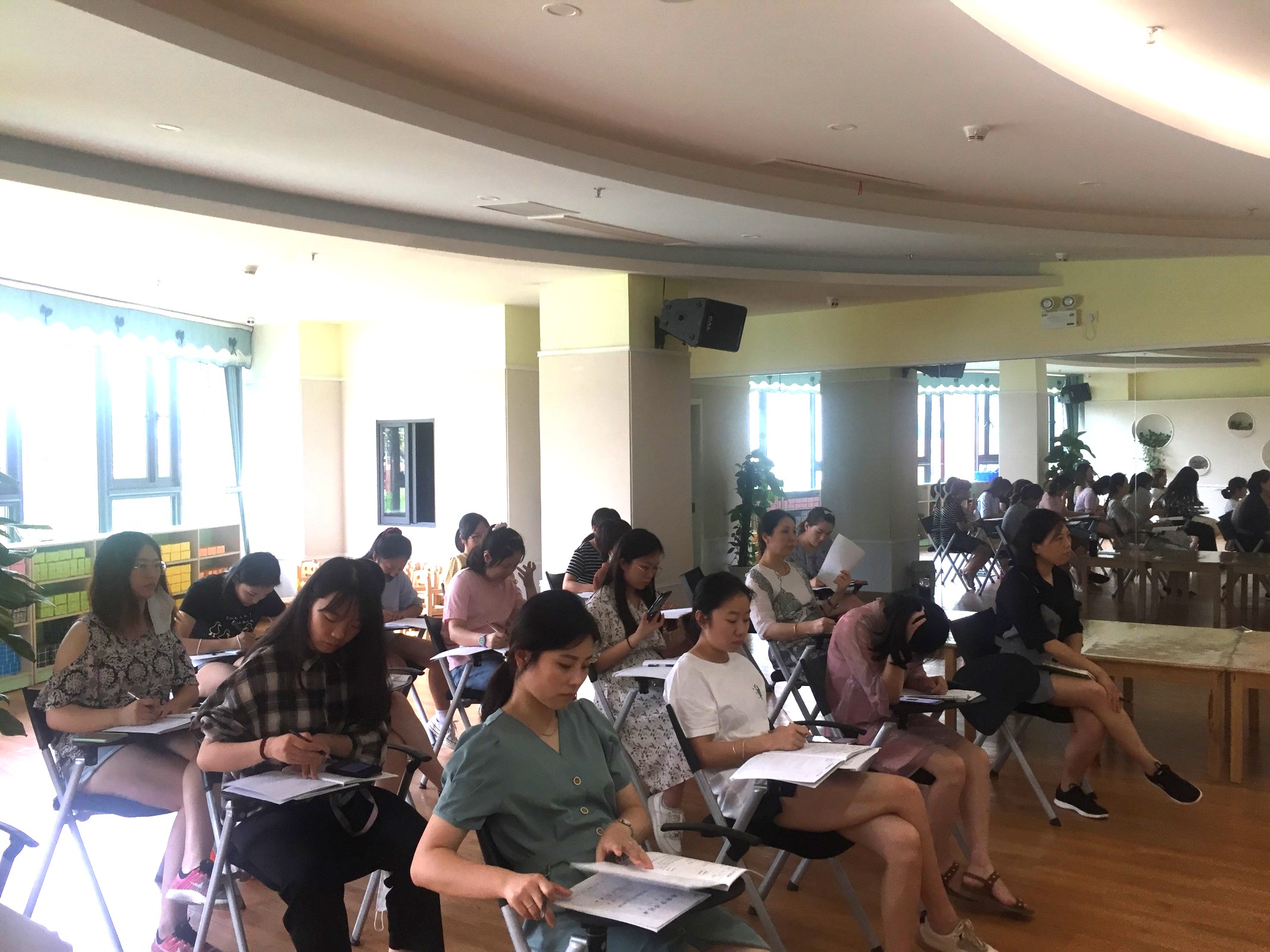 【生命迈幼 请您关注】师德铸魂，匠心筑梦——纪娅莲_html_a4de27a.jpg