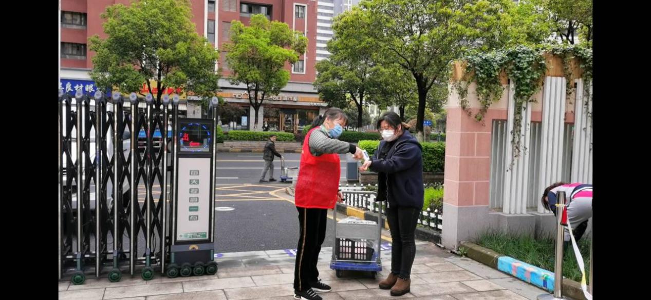 （生命迈幼·安全第一）春天里的坚守  疫情防控与你一起_html_m1558171.jpg