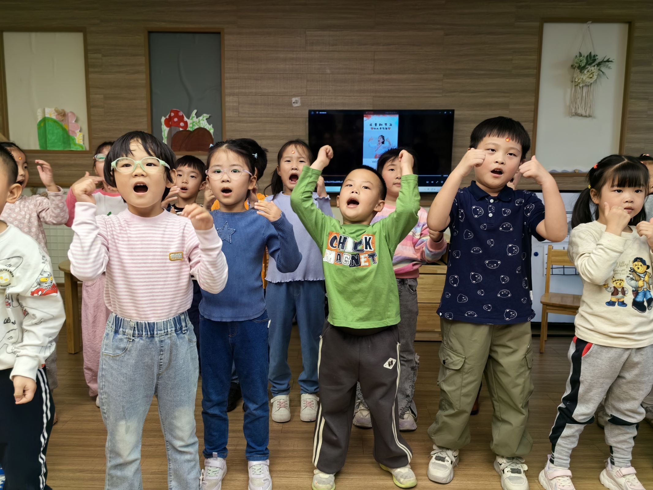 【生命迈幼·花样童年】九九重阳，爱满心间_html_m35053aef.jpg