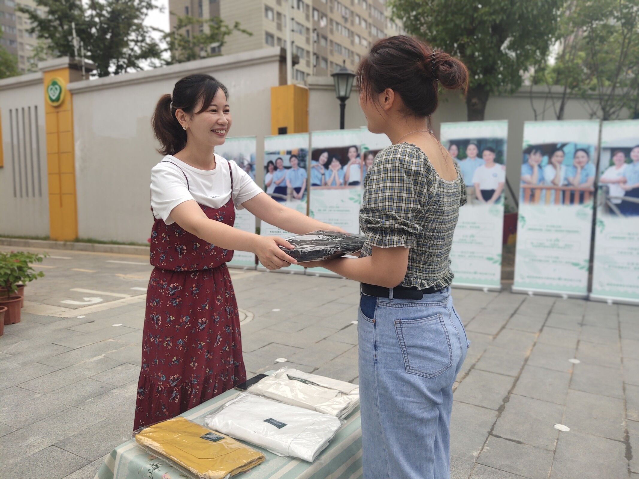 新闻稿 教师节_html_m26c4a996.jpg
