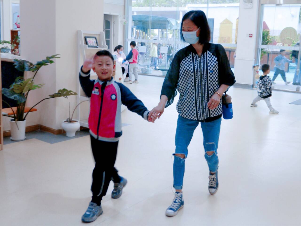 最美下雨天，“幼”与你相见——迈幼三园中班组家长开放日活动陈丹琴_html_m3395fcd3.jpg