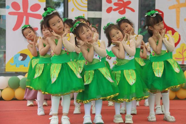 第六届阅读节闭幕式暨六一展演活动报道_html_m68578e8a.jpg
