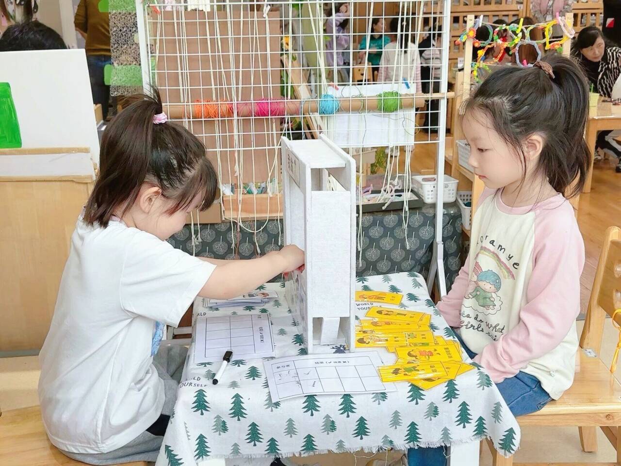 最美下雨天，“幼”与你相见——迈幼三园中班组家长开放日活动陈丹琴_html_2e116fa6.jpg