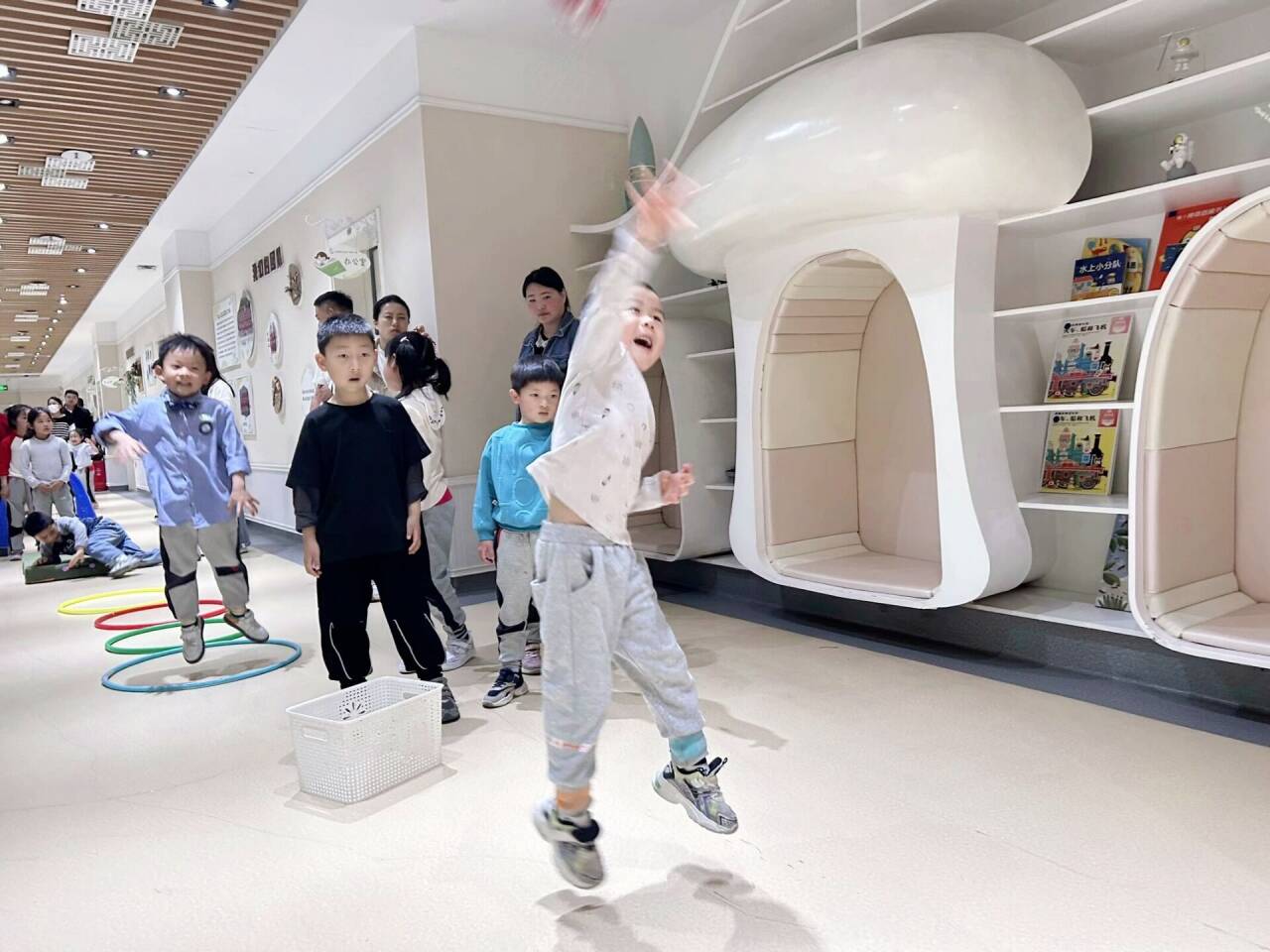 最美下雨天，“幼”与你相见——迈幼三园中班组家长开放日活动陈丹琴_html_m7156a56a.jpg