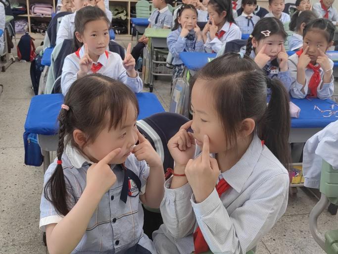 【生命迈幼 幼小衔接】深度体验·走进小学课堂 ——迈幼三园大班第二次参观小学_html_m57268fbb.jpg