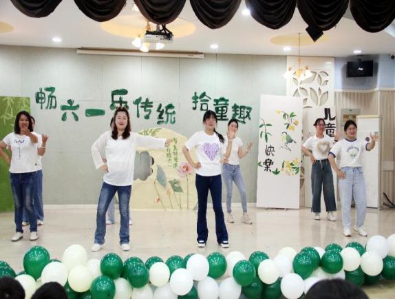 六一报道2(2)_html_38f7f374.jpg