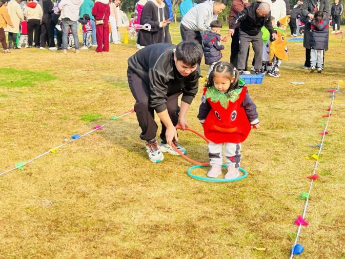 绘本节 亲子运动会 新闻稿 _html_7dc885b2.jpg