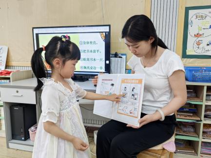 【生命迈幼 安全第一】守护“视”界 “睛”彩童年——迈幼一园爱眼日活动_html_7ddf85f7.jpg