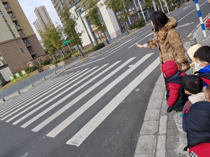 【生命迈幼】马路上的秘密_html_m79d1abe0.jpg