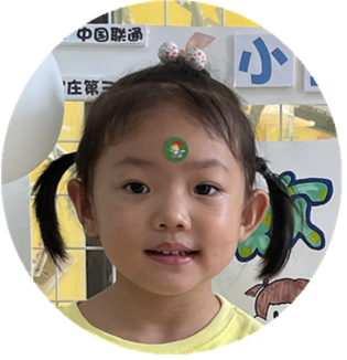 “咻”！滑滑梯 报道_html_m56bf40f8.png