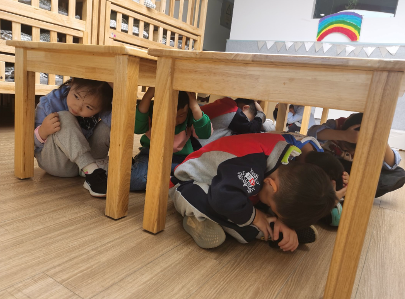 【生命迈幼·安全第一】应急逃生 临危不乱_html_300d0b1a.png