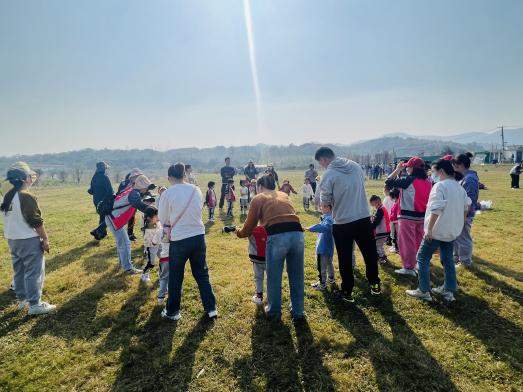 定稿：【生命迈幼·留住“秋”迹】探秘秋日，悦享秋游——迈幼嘉誉山分园秋游活动 (修改)_html_2db0c70e.jpg