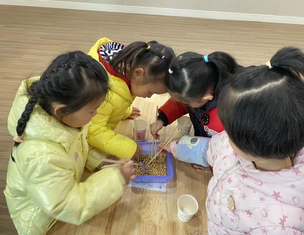 8.【生命迈幼&middot;卫生保健】生活小能手 自理我最棒--幼儿自理能力评比_html_m31c153c.jpg