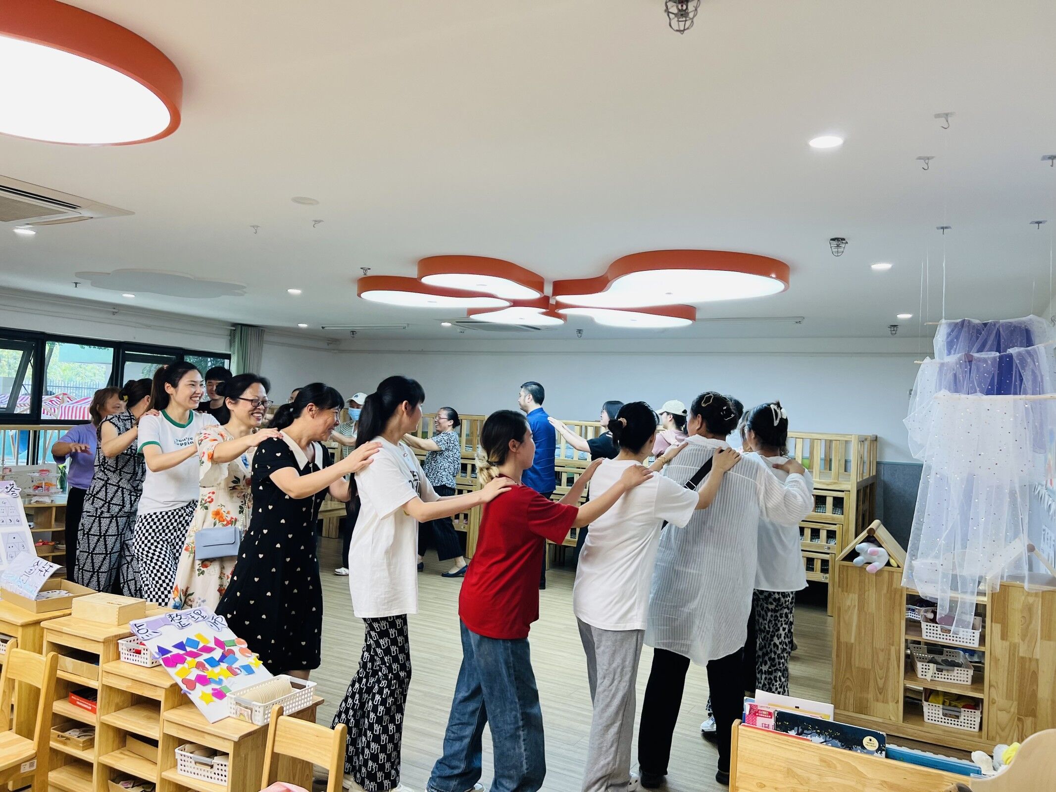 中大班家长会新闻稿_html_11be08e4.jpg