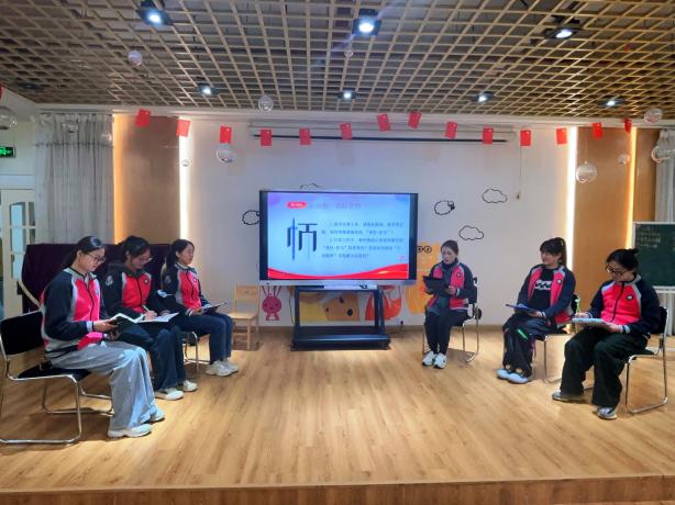 师德会议  施倩雯_html_160aa718.jpg