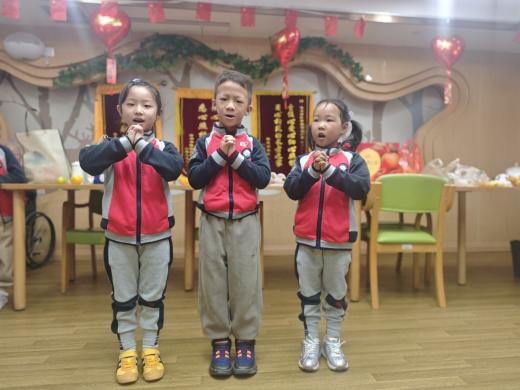 【生命迈幼·校园新闻】童心敬老 情暖重阳_html_m29f51ee4.jpg