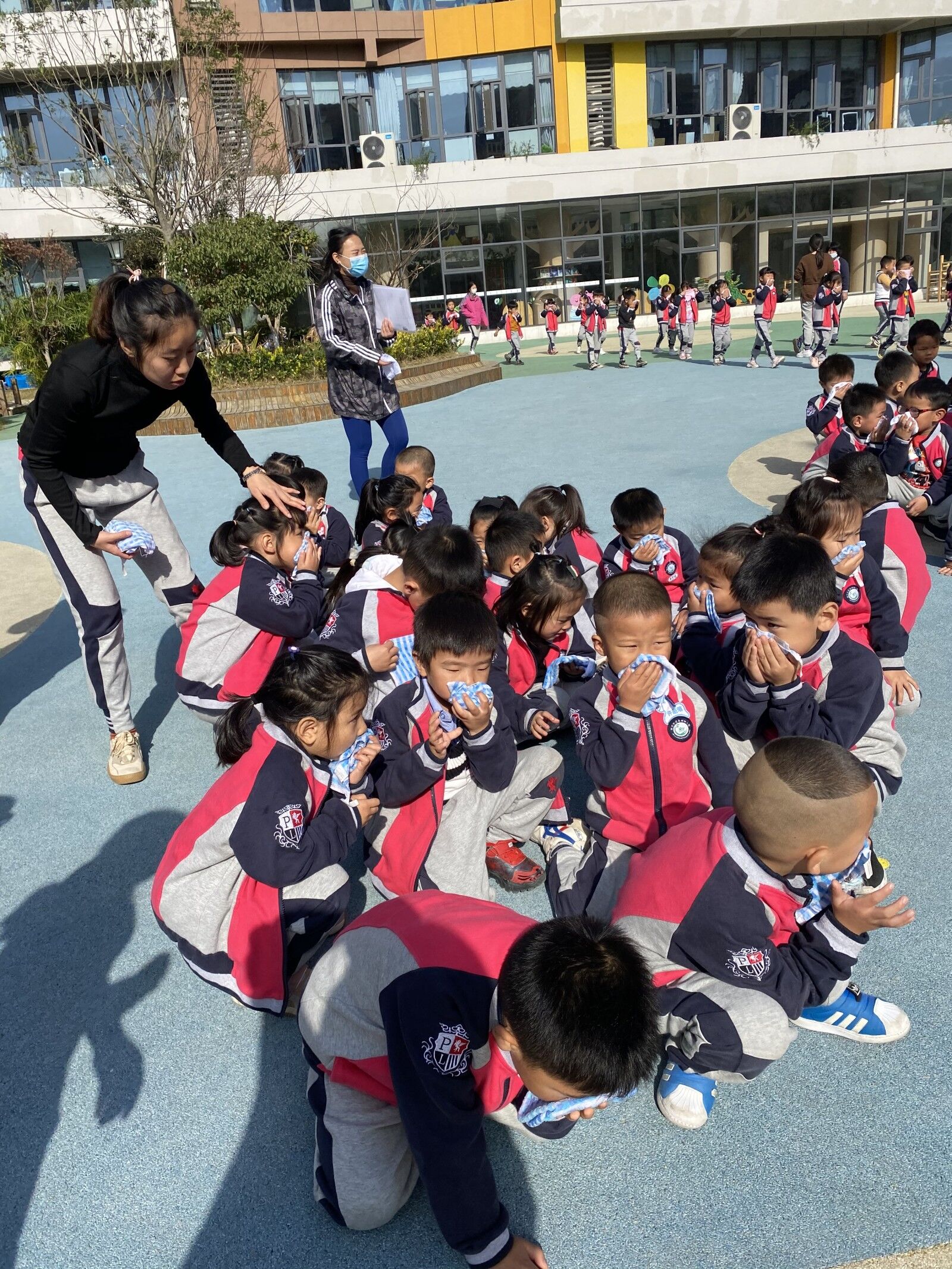 迈幼三园消防安全演练报道2020.11_html_m532de222.jpg
