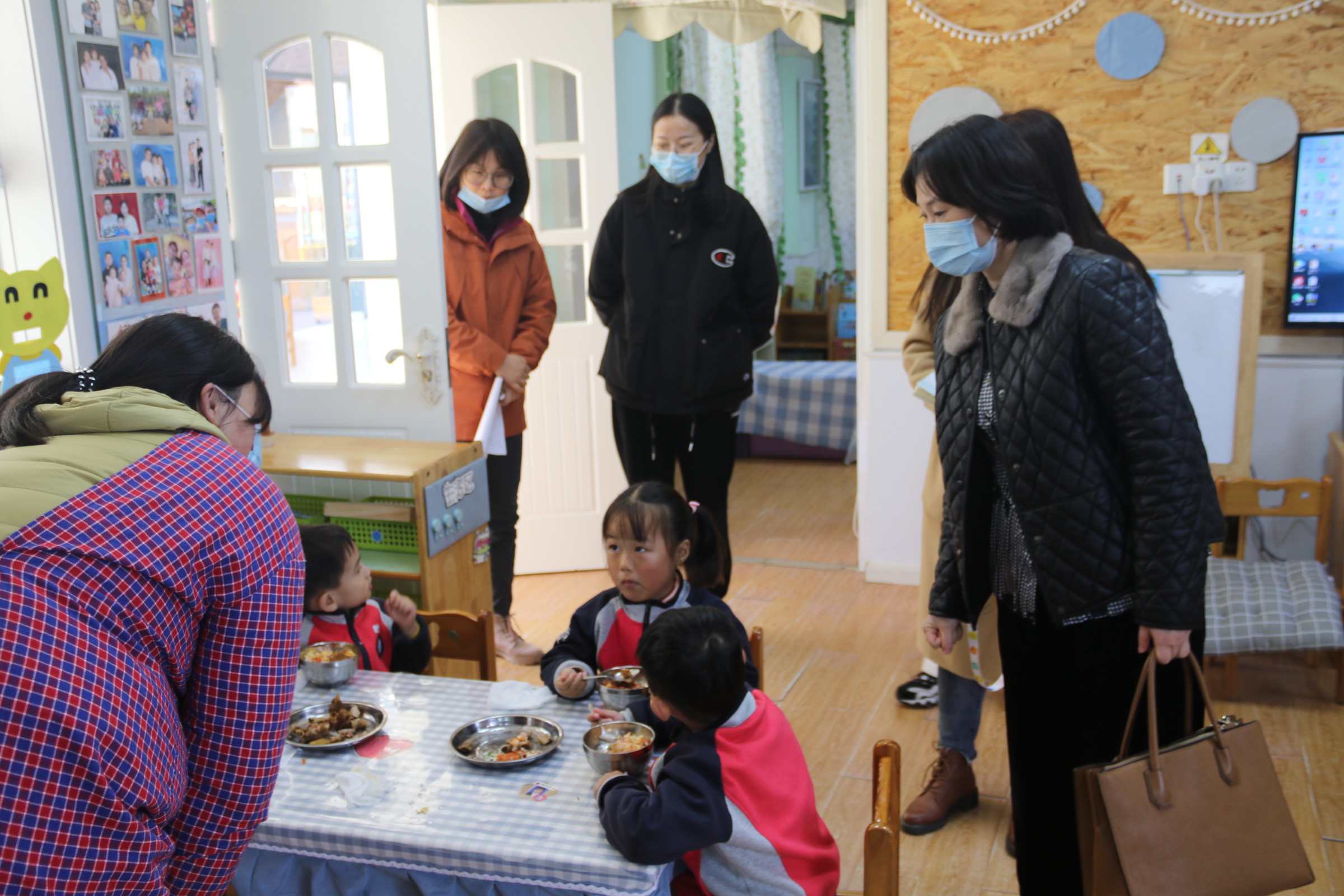 【生命迈幼·安全第一】迈皋桥幼儿园迎接区卫生保健铜牌复验_html_f509fff.jpg