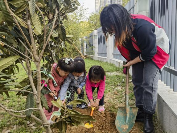 2023.3.11植树节报道_html_7472f8ad.jpg