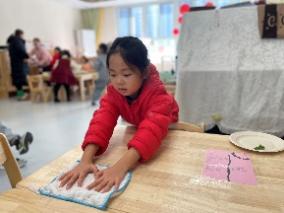 20241231【生活燕幼·园区动态】燕鸣苑分园：“寻年记，集五福”——庆祝元旦系列活动_html_7da94631.jpg