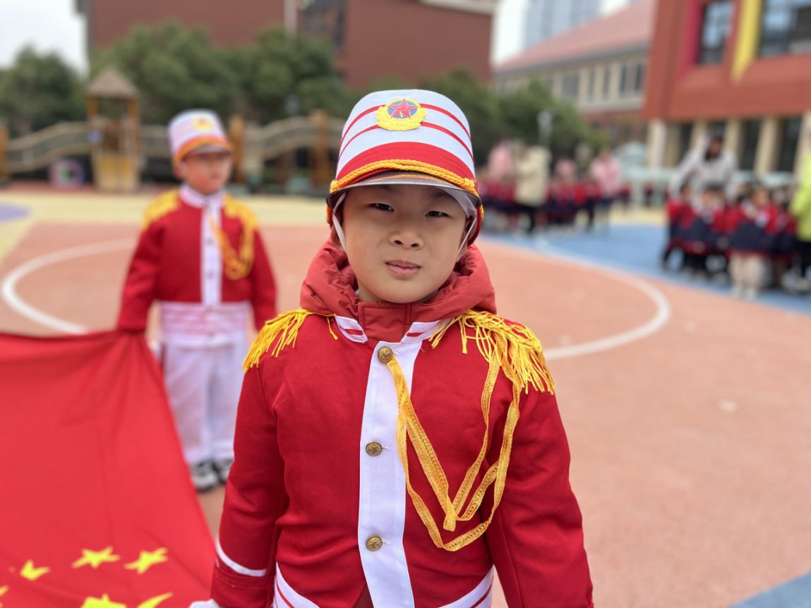 20241223【生活燕幼&middot;园区动态】新城分园——大三班升旗仪式 _html_1fb16c32.jpg