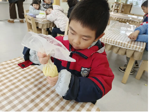 20250103【生活燕幼·园区动态】“节气食光里，共育润童行”——舌尖上的节气之小寒_html_67b26c96.png