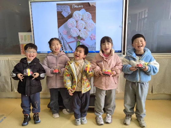 20240308【生活燕幼&middot;园区动态】新城分园：阳春三月，感恩有你——三八妇女节活动_html_m1e1b9376.jpg