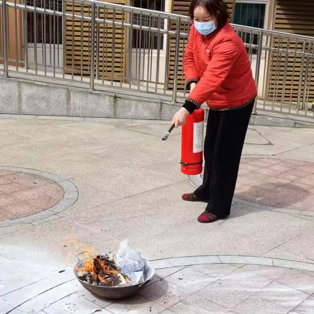 生活燕幼•安全第一消防安全活动_html_m3c3b8b2.jpg