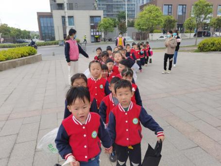 20210421【年级组动态】新城园区小班组社区活动(1)_html_m1f839580.jpg