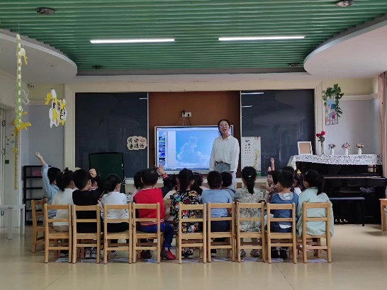20220930【教研组活动】新城园区：“魅力诗歌  多彩教学”——语言教研组集体教学观摩活动_html_23224563.jpg