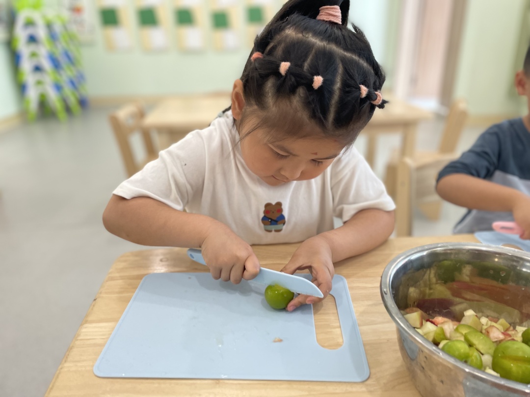 20230606【生活燕幼·园区动态】燕鸣苑分园：风吹麦浪 蝉鸣夏忙——舌尖上的节气之芒种_html_ad28783.jpg