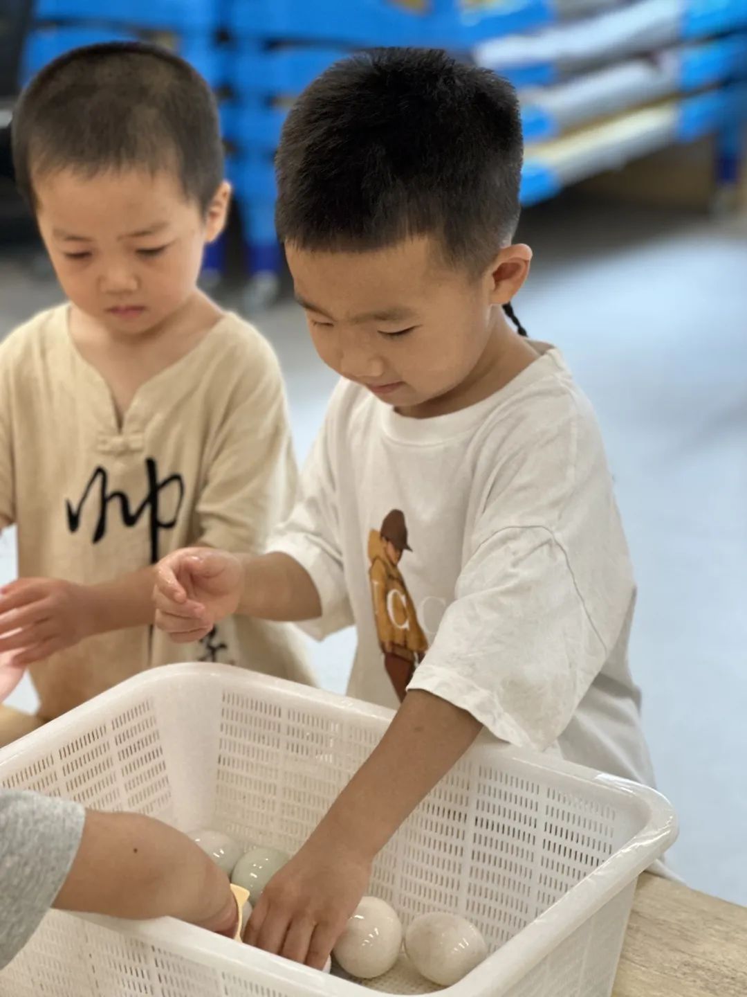 20230621【生活燕幼·园区动态】燕鸣苑分园：“粽”享童趣，缤纷端午——端午节活动_html_25627a0a.jpg