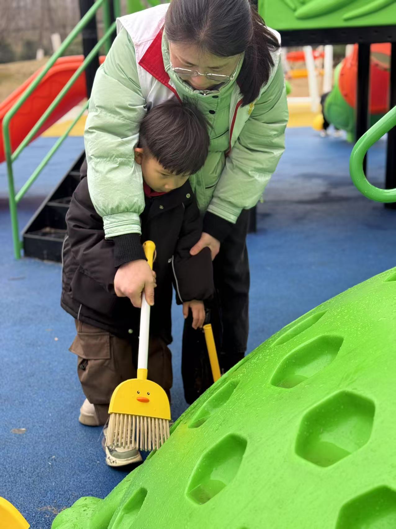 【生活燕幼·园区动态】下庙分园：“传雷锋精神，践时代担当”——学雷锋主题教育活动_html_1f3cdf40.jpg