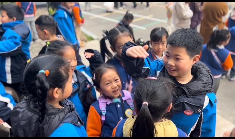 20250310【生活燕幼&middot;园区动态】新城分园：“趣”当小学生 衔接促成长 —— 大班年级组走进小学活动_html_1bee78b8.jpg