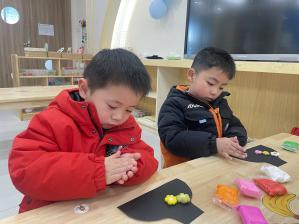 20240308 【生活燕幼·园区动态】人间最美三月天 家园共育绽芳华——三八节亲子手工暨家长学校活动_html_m4d701899.jpg