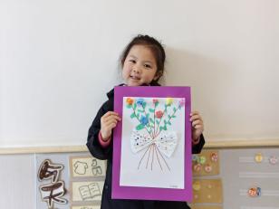 20240308 【生活燕幼·园区动态】人间最美三月天 家园共育绽芳华——三八节亲子手工暨家长学校活动_html_3f36f4ea.jpg