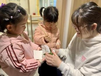 20240403【生活燕幼·园区动态】“浸润童心 情忆清明”——舌尖上的节气之清明_html_m25ac898e.jpg