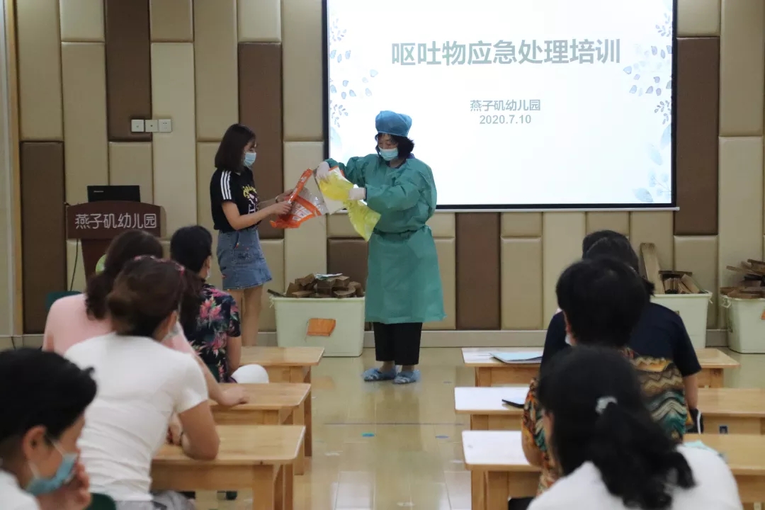 为了进一步提高保育老师的专业素养_html_237829a6.jpg