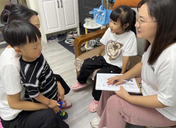 【生活燕幼·家园共育】“初见美好，与爱相约”——小班年级组新生家访活动_html_m7b5fcc0a.jpg