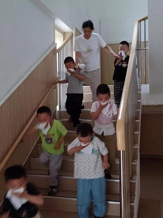 20230913【生活燕幼·安全第一】下庙分园：“防患未然，安全相伴”——消防疏散演练活动_html_m6bcfe520.jpg