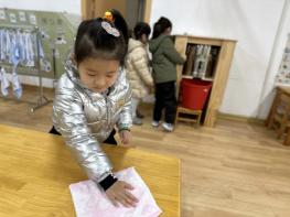 【生活燕幼·园区动态】中心园：“萌娃学雷锋，爱心在行动” ——雷锋日系列活动_html_m7d59d79f.jpg