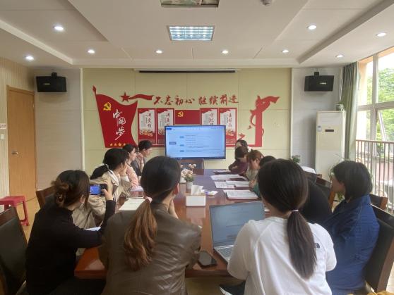 20240423【生活燕幼·园区动态】“以审促教，智慧共研”——中班年级组课程审议观摩活动_html_m518be629.jpg