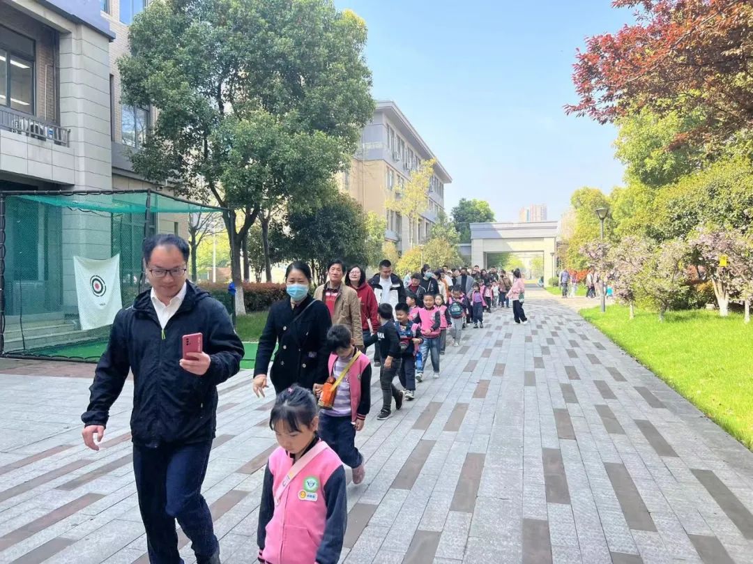 【生活燕幼·园区动态】下庙分园：“大班萌娃探小学，开启人生新篇章”——记幼儿园大班进小学体验活动(1)_html_md3f1220.jpg